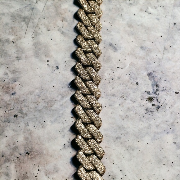 Iced out Cuban Link Chain 18" White Gold Plated - Picture 2 of 2